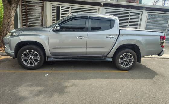 MITSUBISHI L200 TRITON 2.4 16V TURBO DIESEL SPORT HPE-S CD 4P 4X4 AUTOMÁTICO